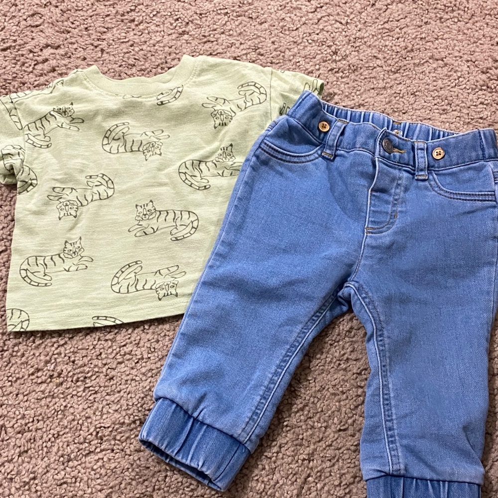 Cat & Jack Light Green Cat Print Top and Blue Jeans Set